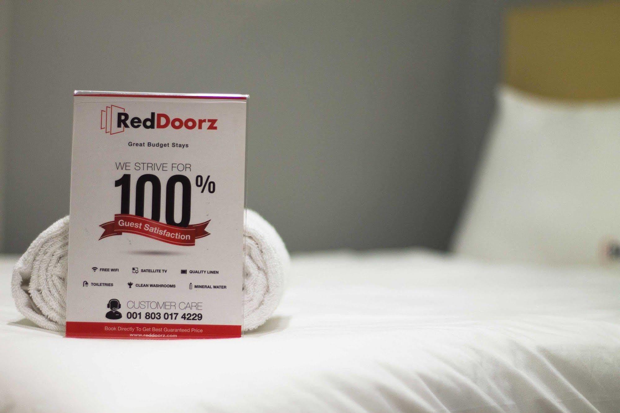 Отель Reddoorz @ Pulomas Джакарта Экстерьер фото
